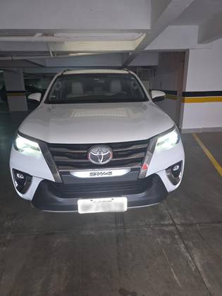 TOYOTA HILUX SW4 2.8 SRX DIAMOND 4X4 7 LUGARES 16V TURBO INTERCOOLER DIESEL 4P AUTOMÁTICO TOYOTA HILUX SW4 2.8 SRX DIAMOND 4X4 7 LUGARES 16V TURBO INTERCOOLER DIESEL 4P AUTOMÁTICO